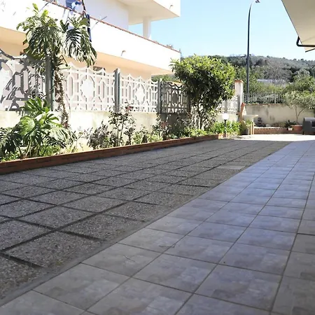 Con Terrazza Relax Daire *